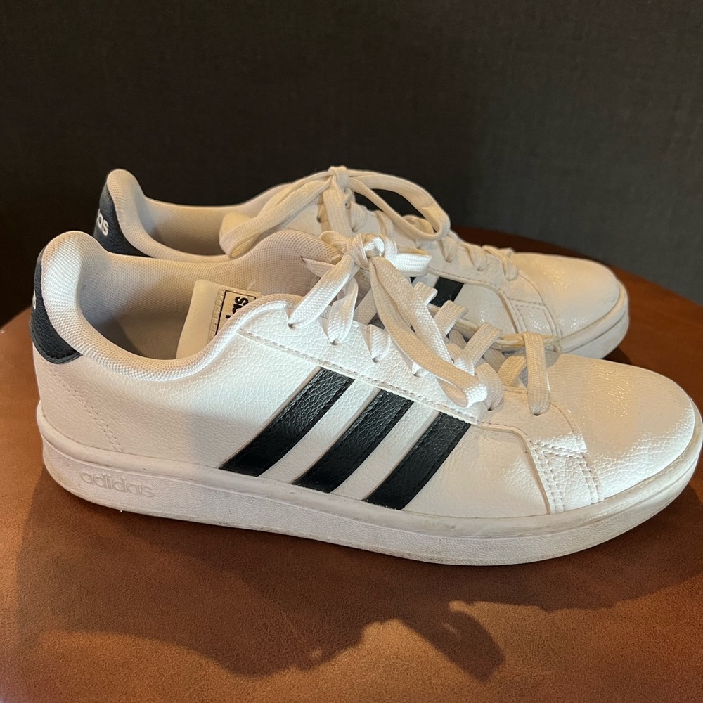 Adidas Sneakers